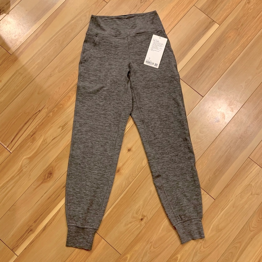 🍋NWT Lululemon align joggers!